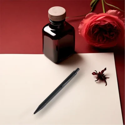 935Black ba3e6d2b e777 4957 acd0 9be5eb3a3180