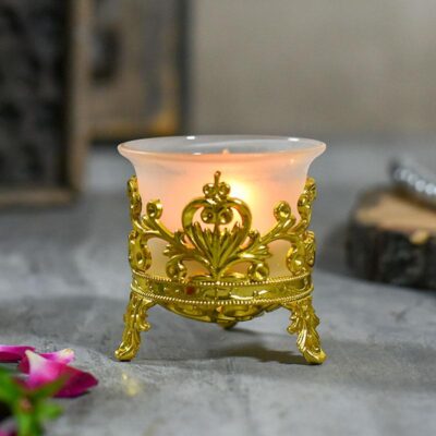 Scented Candle with Crown Shaped Holder (Yash-956)
