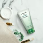 LAKMÉ 9To5 Matte Moist Clay Facewash, Green Tea, Kaolin And Bentonite Clay, Removes Excess Oil, Cleansed, Refreshed Matte Looking Skin, 100G
