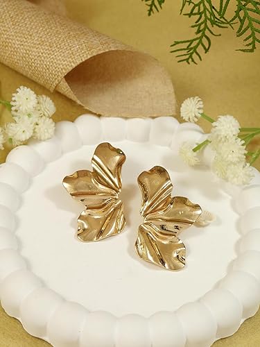 Stylish Flower design Lightweight Dangle Earrings For Women