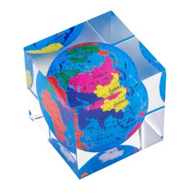Kebica Globe Epoxy Resin Paperweight – Cube Shape (2 inch)