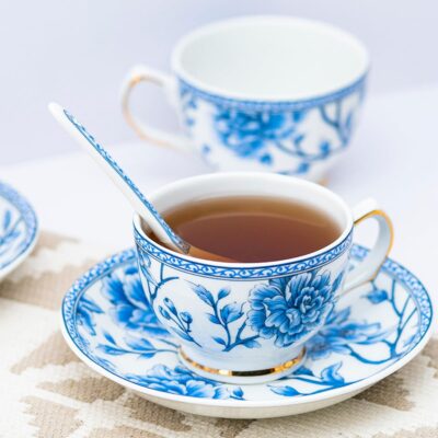 GOLDEN QUEEN'S Cup & Saucer Set | Perfect for Hosting & for Tea/Coffee Lovers | Handcrafted in India, 24-Carat Gold on Rim | 6 Cups, 6 Saucers & 6 Spoons |170 ml - Sapphire Bloom