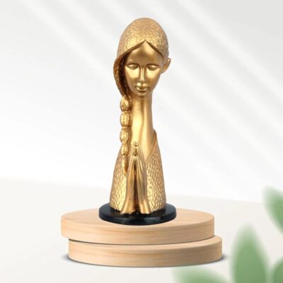 DEQUERA Welcome Lady Figurine – Golden & Black Decorative Showpiece (9.5 cm)