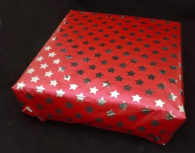 3A Feature tail 20 In x 25 In Star Printed Cellophane Sheets for Gift Wrap, Baskets Hamper Packing, Christmas Gift Wrapping (Pack of 25) (Red with Silver Star)
