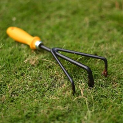 UGAOO Durable Gardening Hand Tool for Gardening - Cultivator with Plastic Sleeve